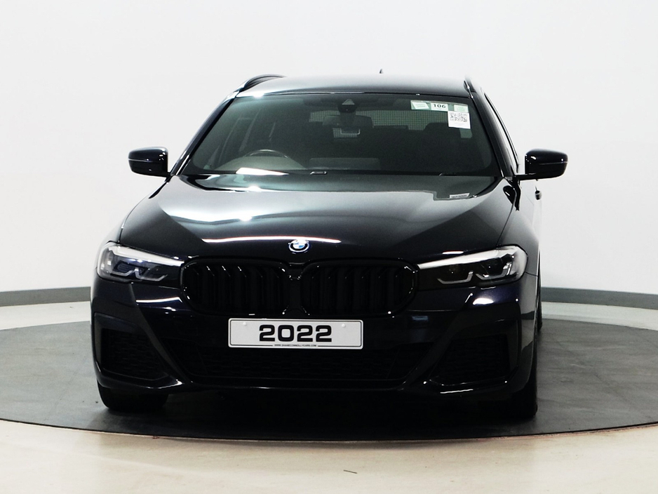 2022 BMW 5 Series - image 8