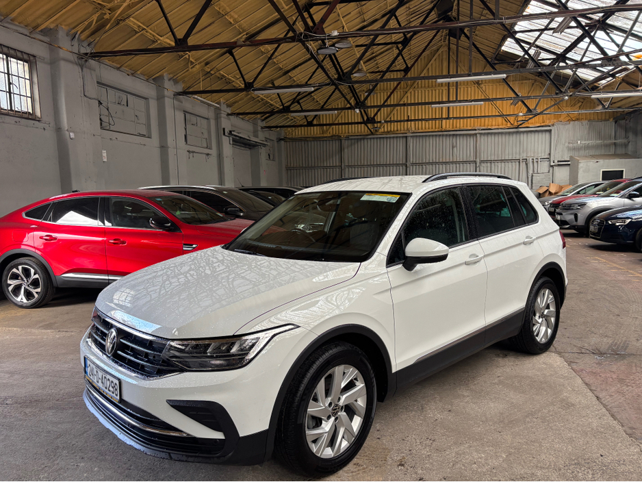 2024 Volkswagen Tiguan - image 13