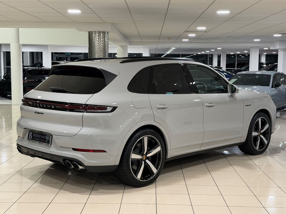 2025 Porsche Cayenne 3.0 V6 E-HYBRID=LOW MILES//HUGE SPEC//AS NEW=2 YEAR WARRANTY=TAILORED FINANCE PACKAGES AVAILABLE=TRADE IN'S WELCOME €114,995