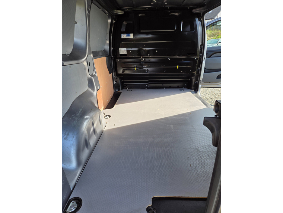 2021 Vauxhall Vivaro - image 11