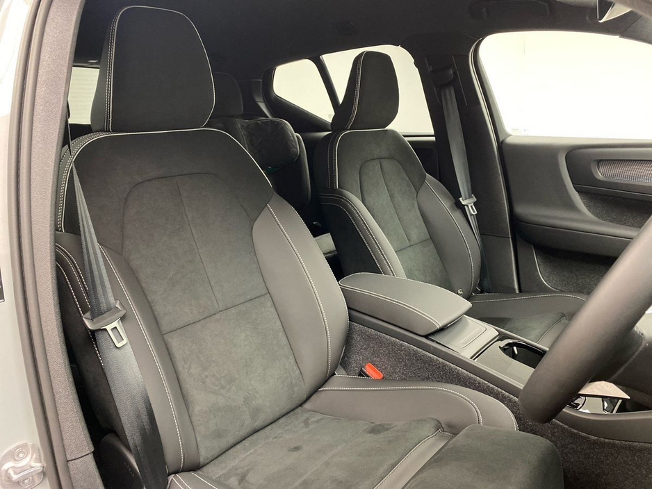 2026 Volvo EX40 - image 17