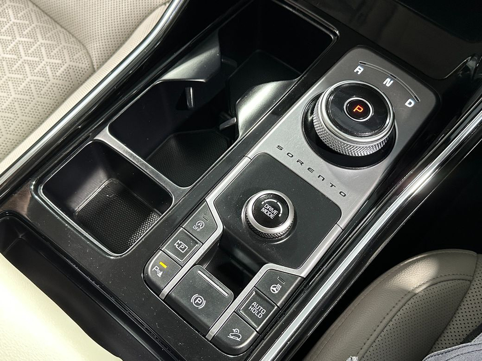2023 Kia Sorento - image 22