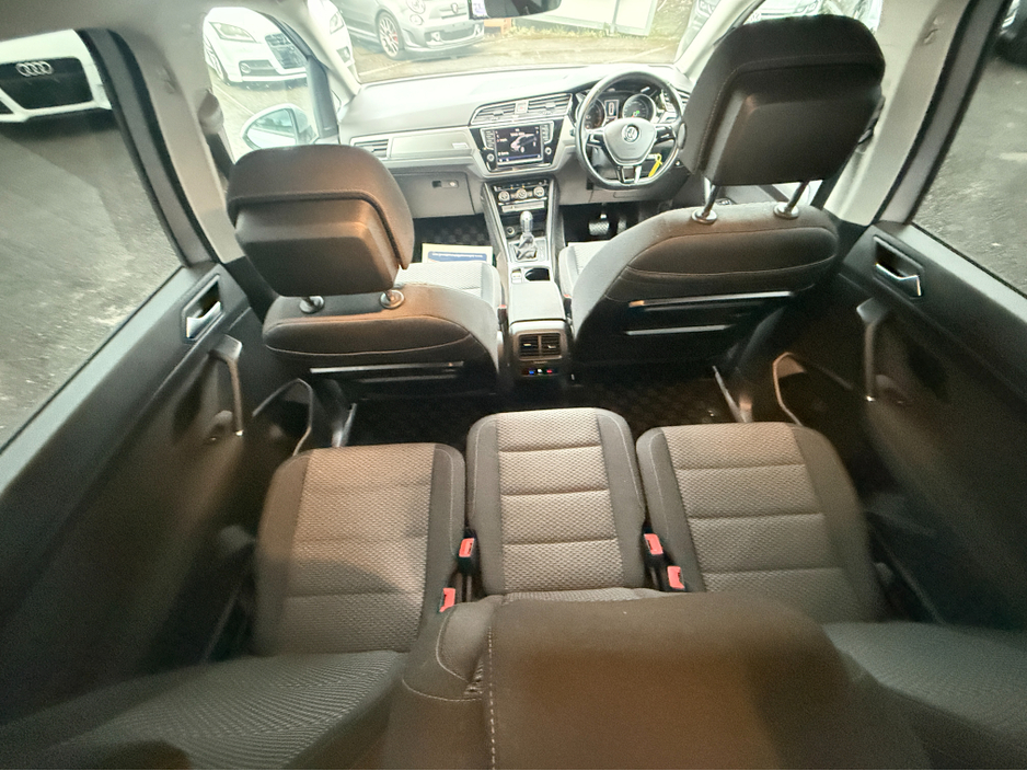 2016 Volkswagen Touran - image 10