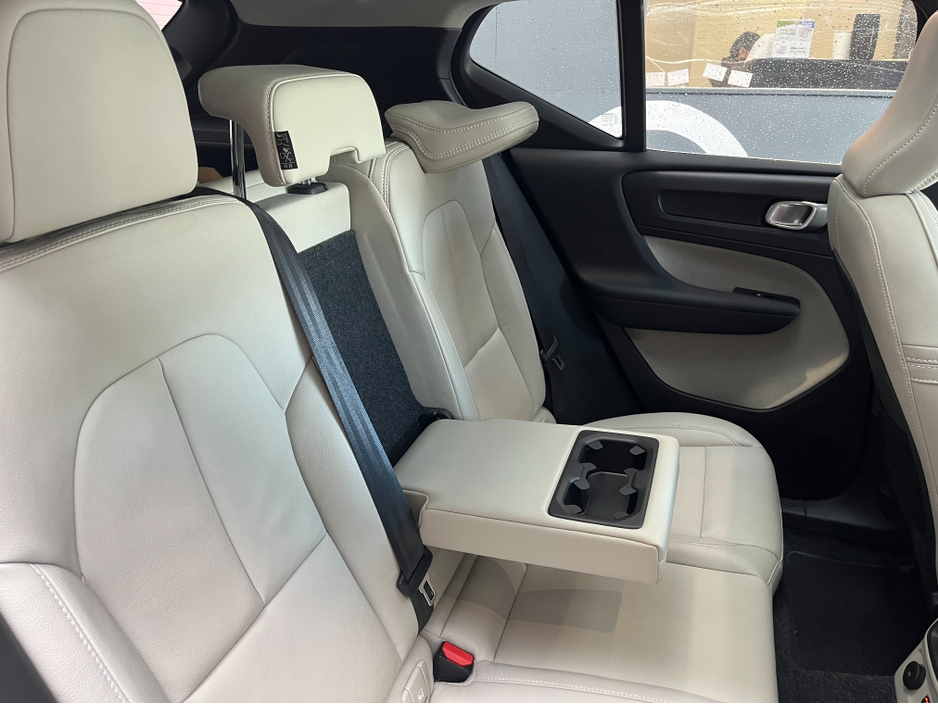 2020 Volvo XC40 - image 13