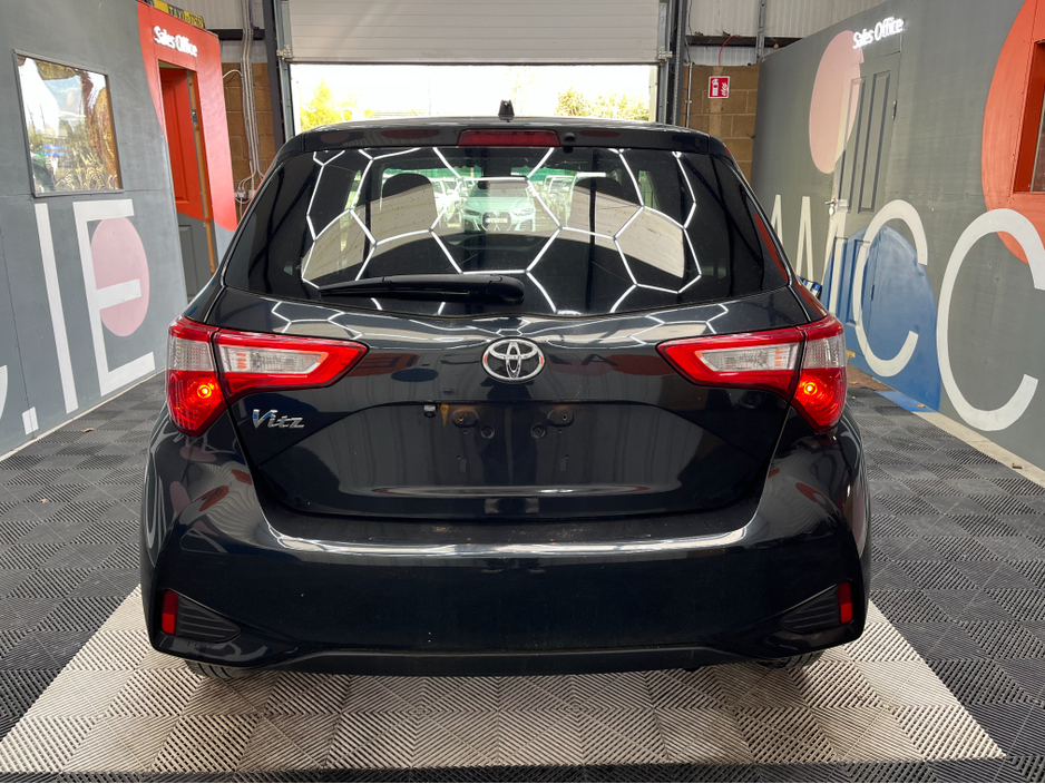 2018 Toyota Vitz - image 3