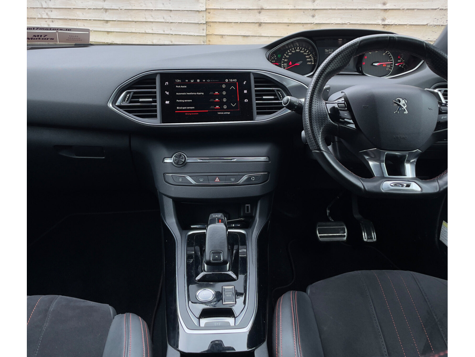 2018 Peugeot 308 - image 7