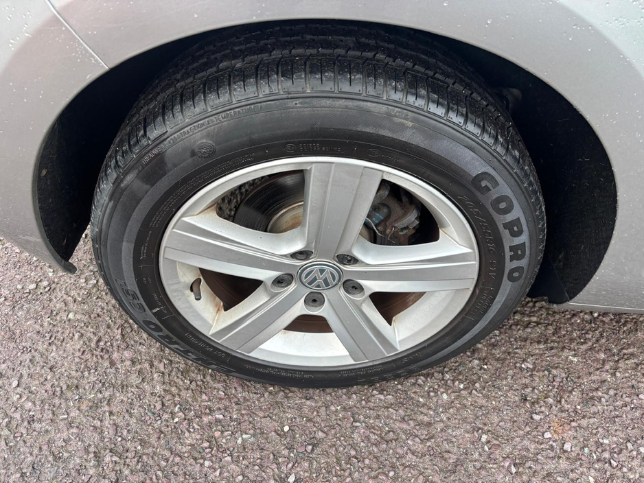 2014 Volkswagen Golf - image 9