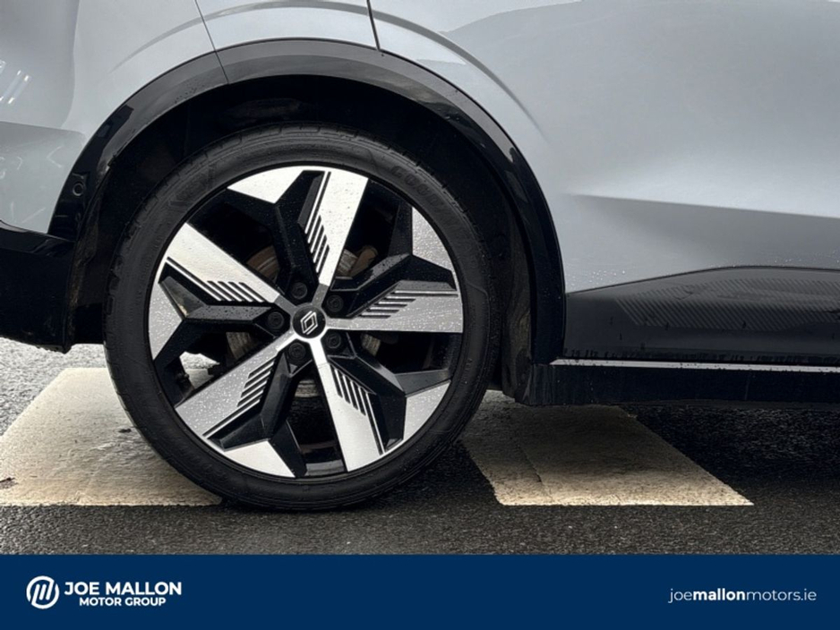 2023 Renault Megane E-Tech - image 17