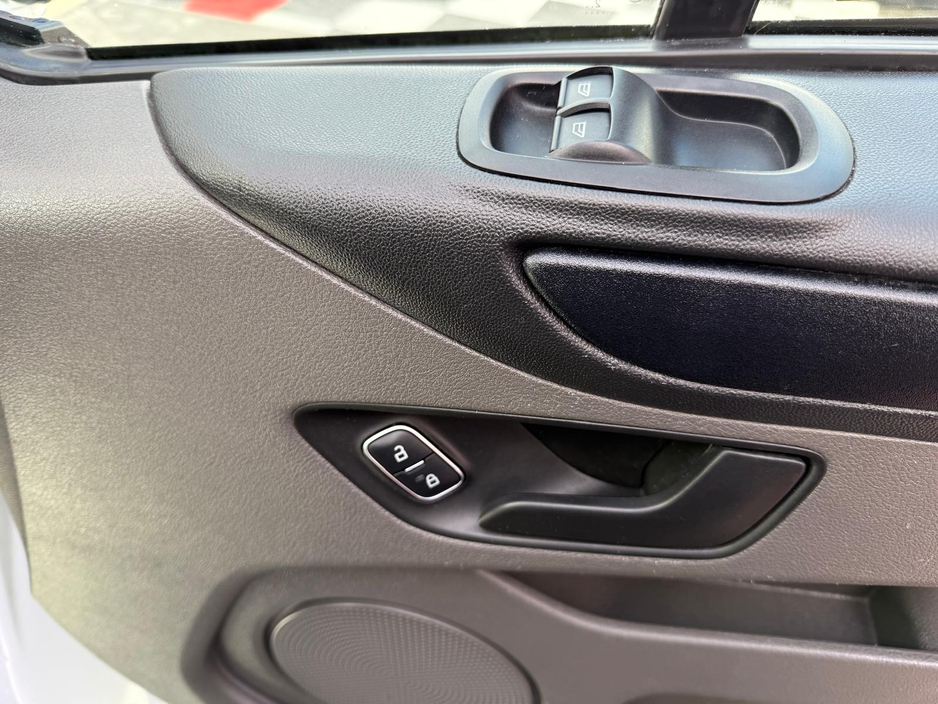 2023 Ford Transit Custom - image 21