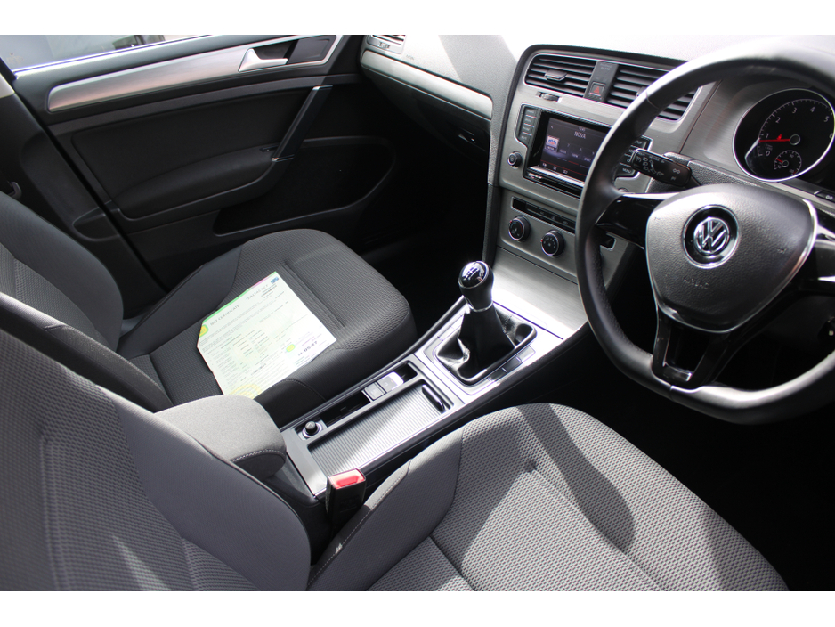 2014 Volkswagen Golf - image 8