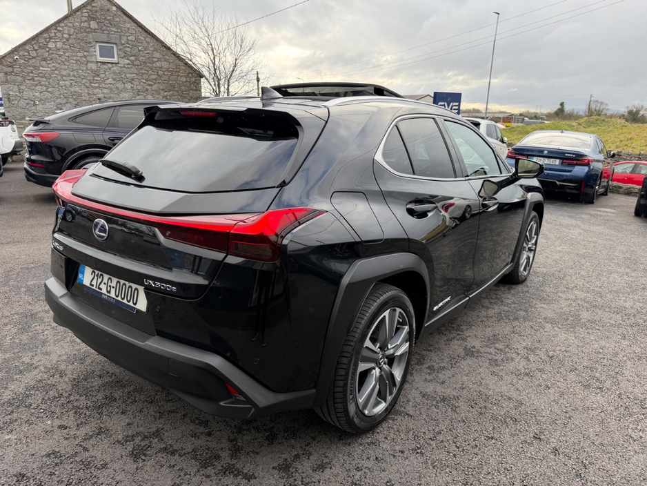 2021 Lexus UX 250 H - image 3