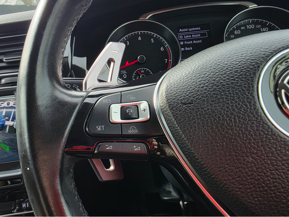 2014 Volkswagen Golf - image 24