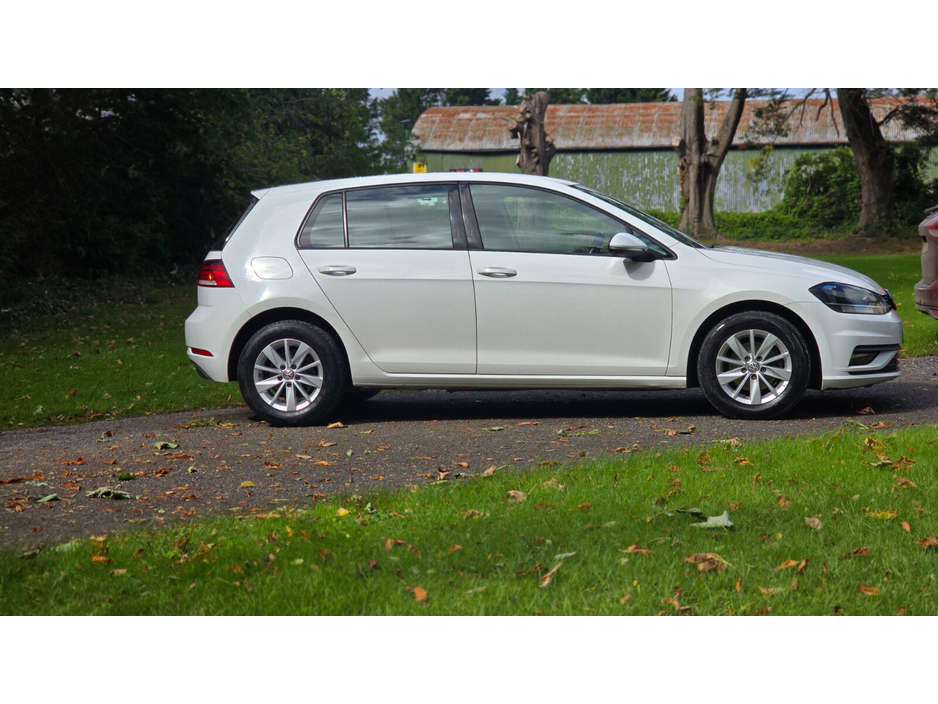 2018 Volkswagen Golf - image 3