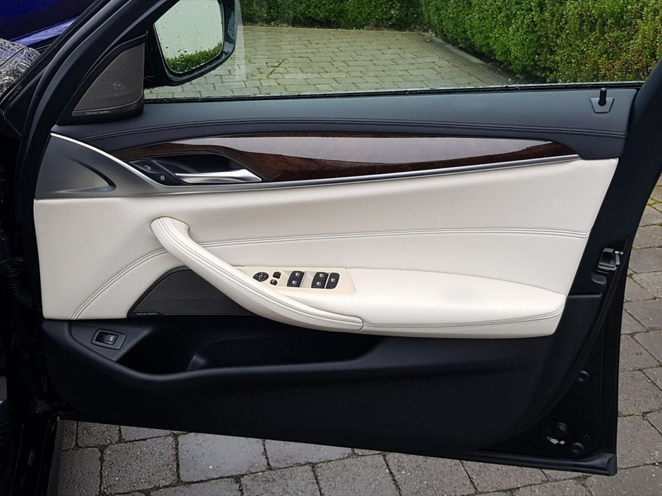 2019 BMW 5 Series - image 21