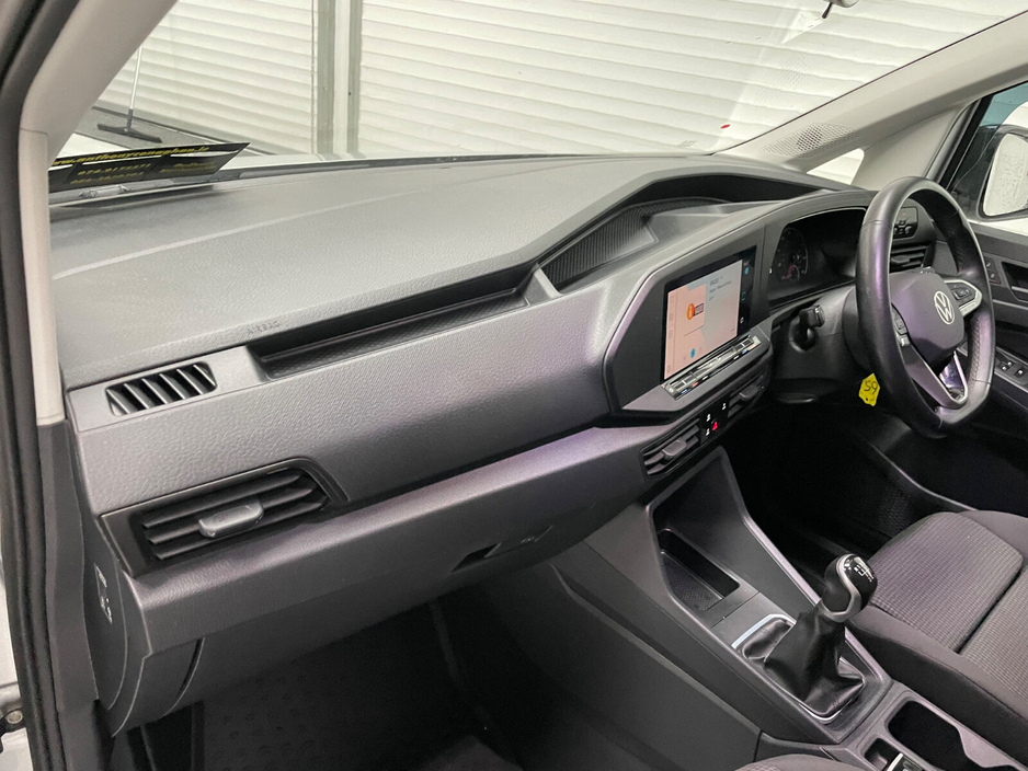 2023 Volkswagen Caddy - image 18