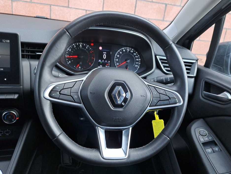2020 Renault Clio - image 14