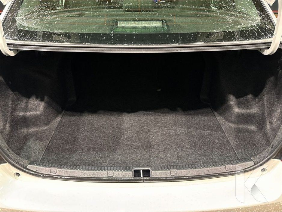 2020 Toyota Corolla - image 11