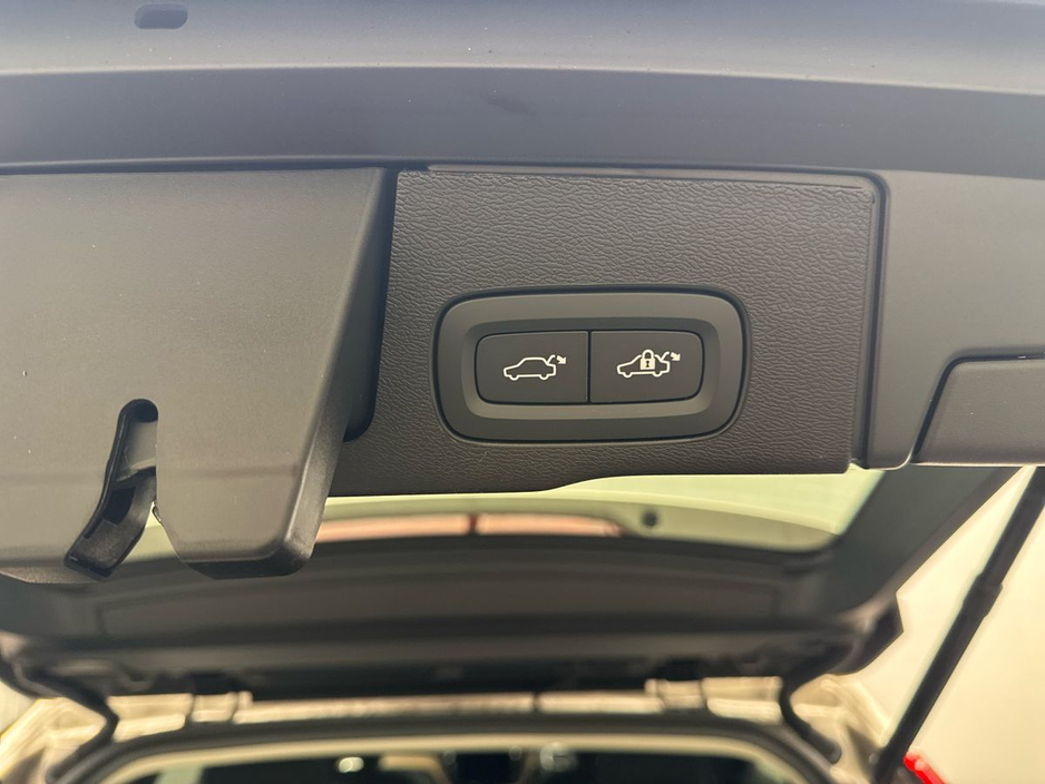 2026 Volvo XC60 - image 27