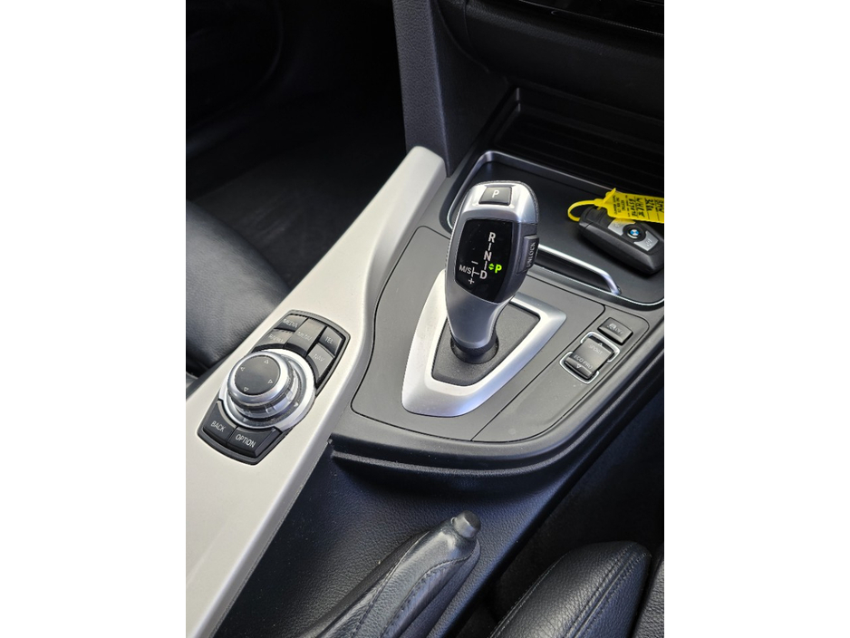 2017 BMW 3 Series - image 21