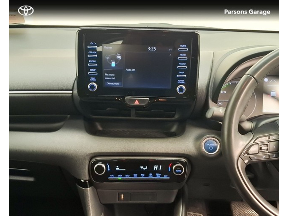 2022 Toyota Yaris - image 10