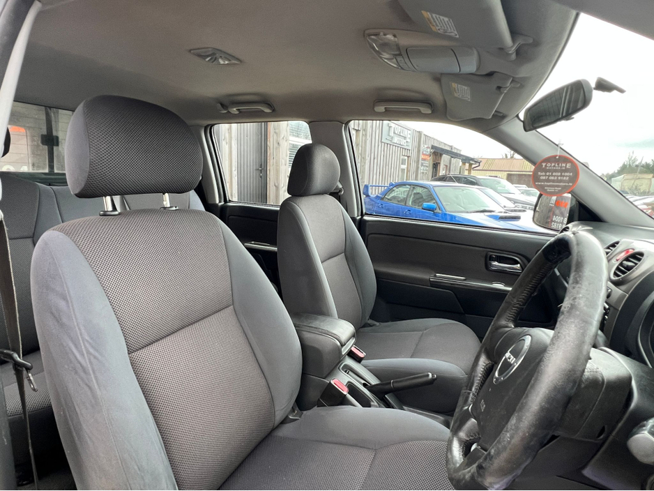 2010 Isuzu Rodeo - image 11