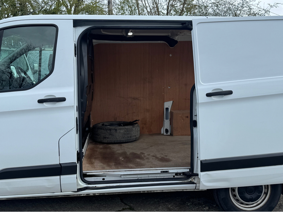 2022 Ford Transit Custom - image 5