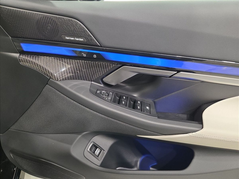 2025 BMW i5 - image 23