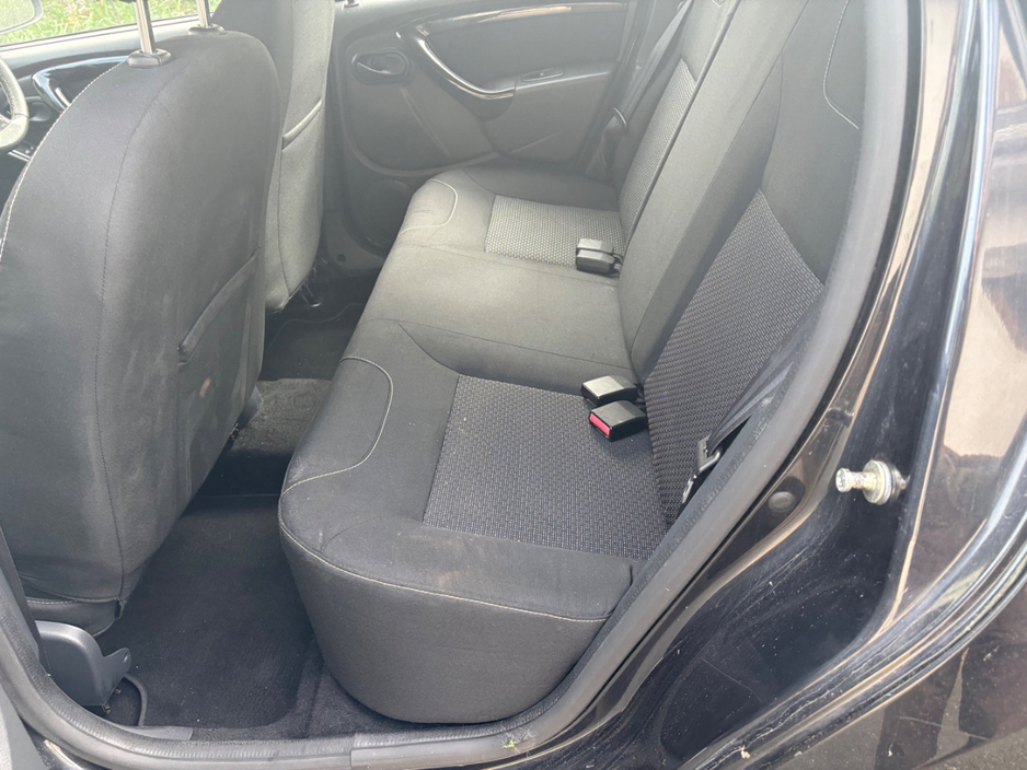 2014 Dacia Duster - image 8