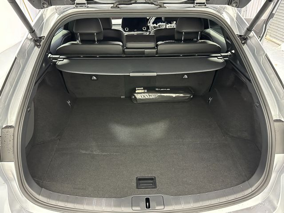 2025 Lexus RX 450h+ - image 29