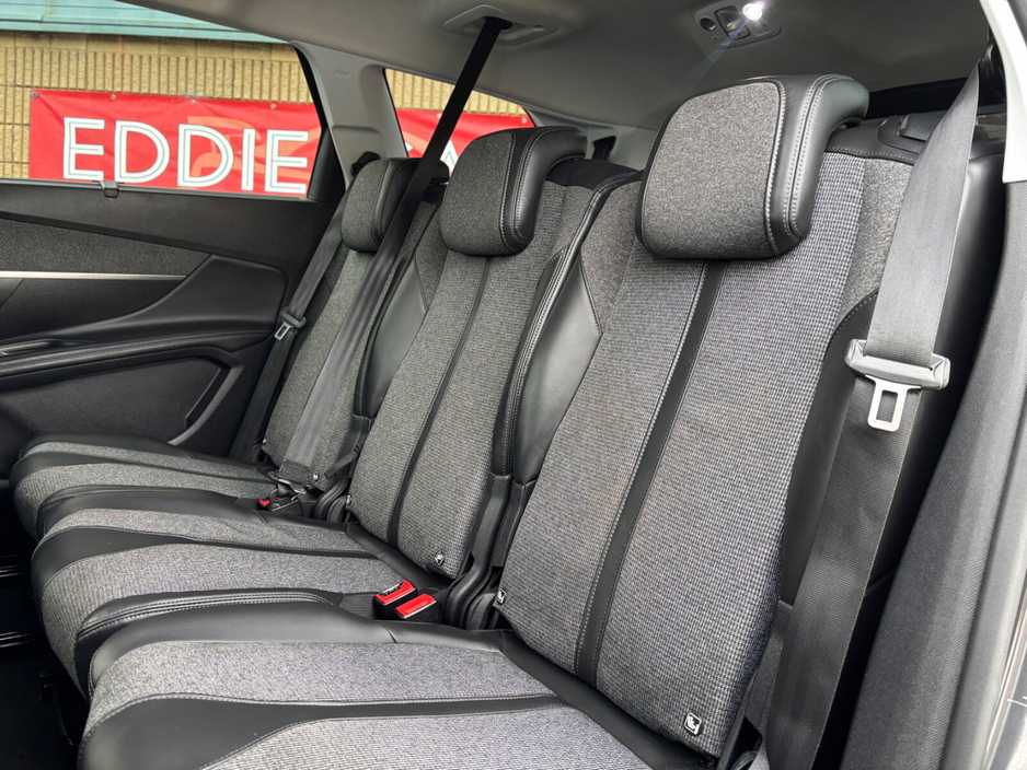 2018 Peugeot 5008 - image 14