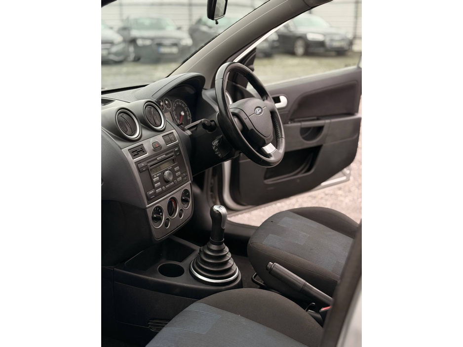 2007 Ford Fiesta - image 22