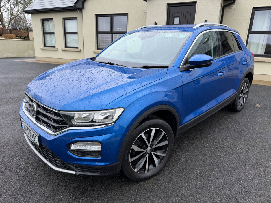 2020 Volkswagen T-Roc - image 2