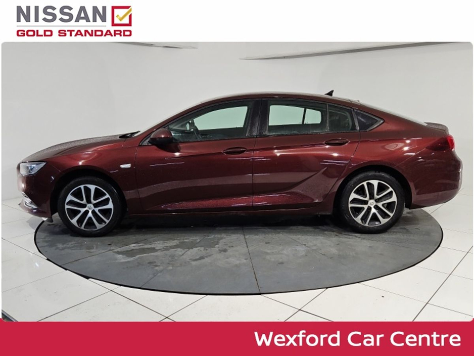 2020 Opel Insignia - image 5