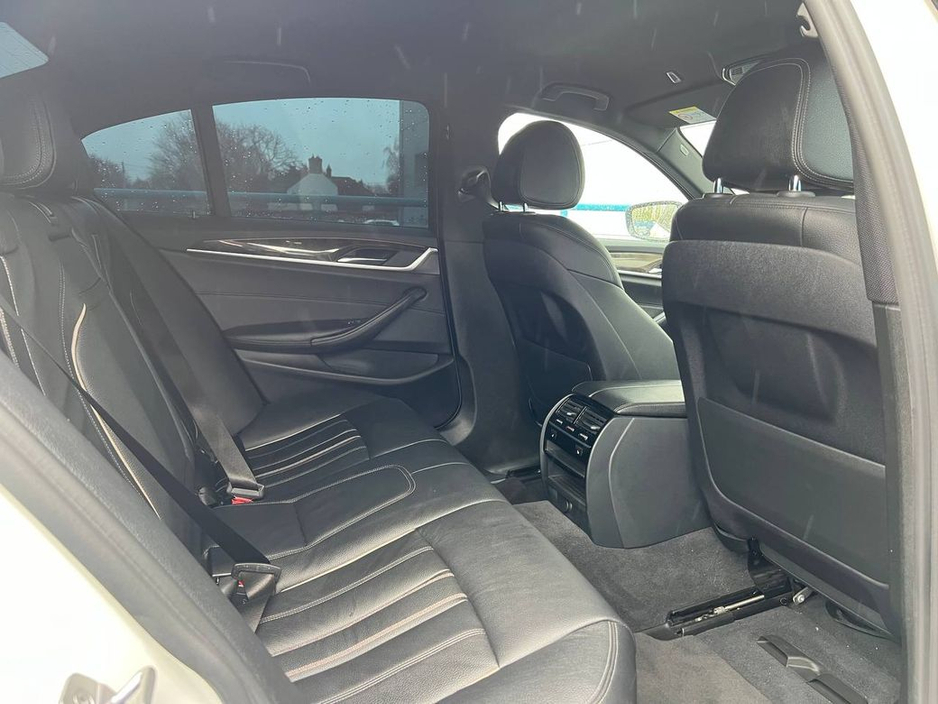 2017 BMW 5 Series - image 8