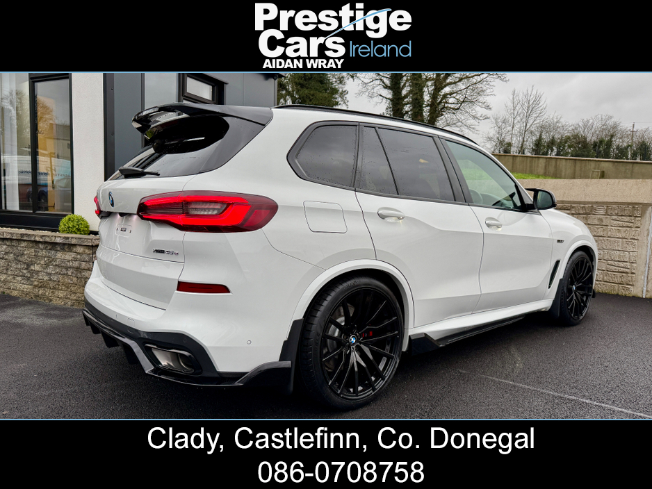 2022 BMW X5 XDRIVE 45E M SPORT AUTO,M PERFORMANCE BODY KIT,ALPINE WHITE,PLUS PACK,TECH PACK,HEAD UP DISPLAY,HEATED LEATHER,APPLE CAR PLAY,ADJUSTABLE SUSPENSION,CAMERAS,FACTORY UP GRADED BRAKES,FBMWSH,HIGH SPEC €64,950