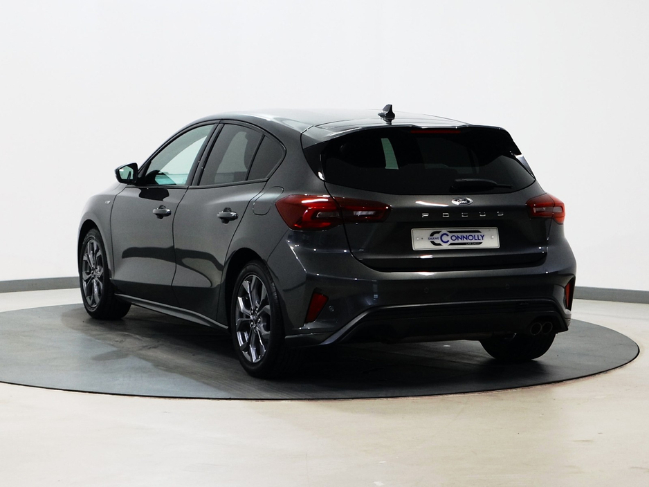 2023 Ford Focus - image 5