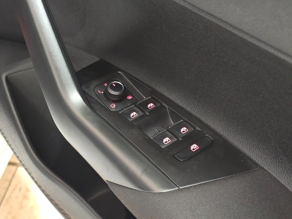 2018 Volkswagen Polo - image 17