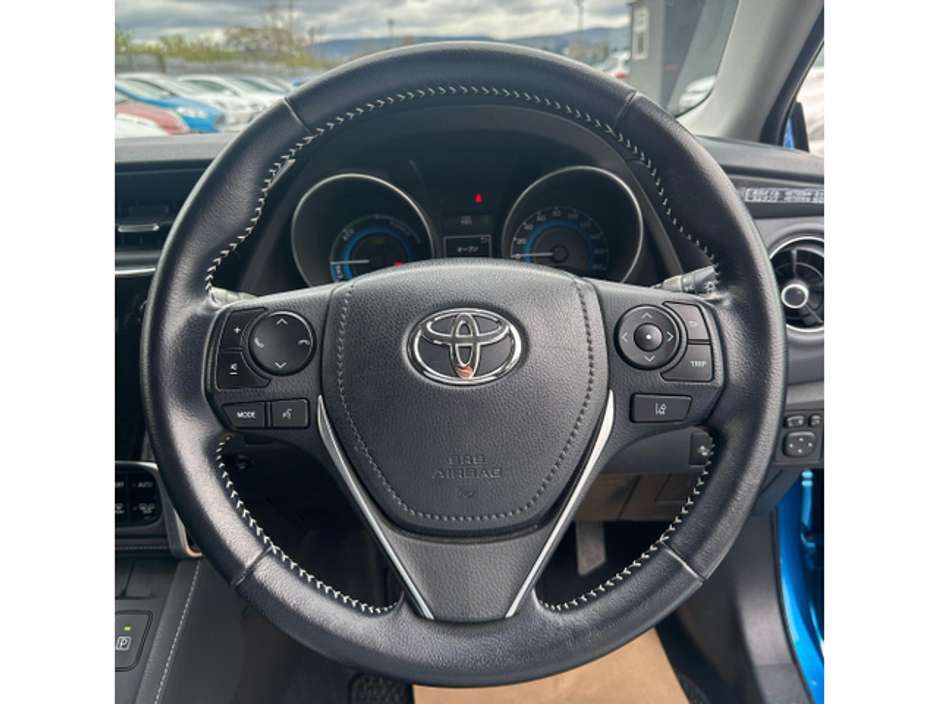 2016 Toyota Auris - image 17