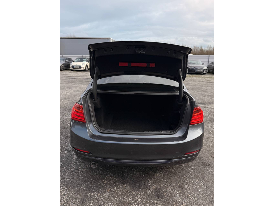 2015 BMW 3 Series - image 21