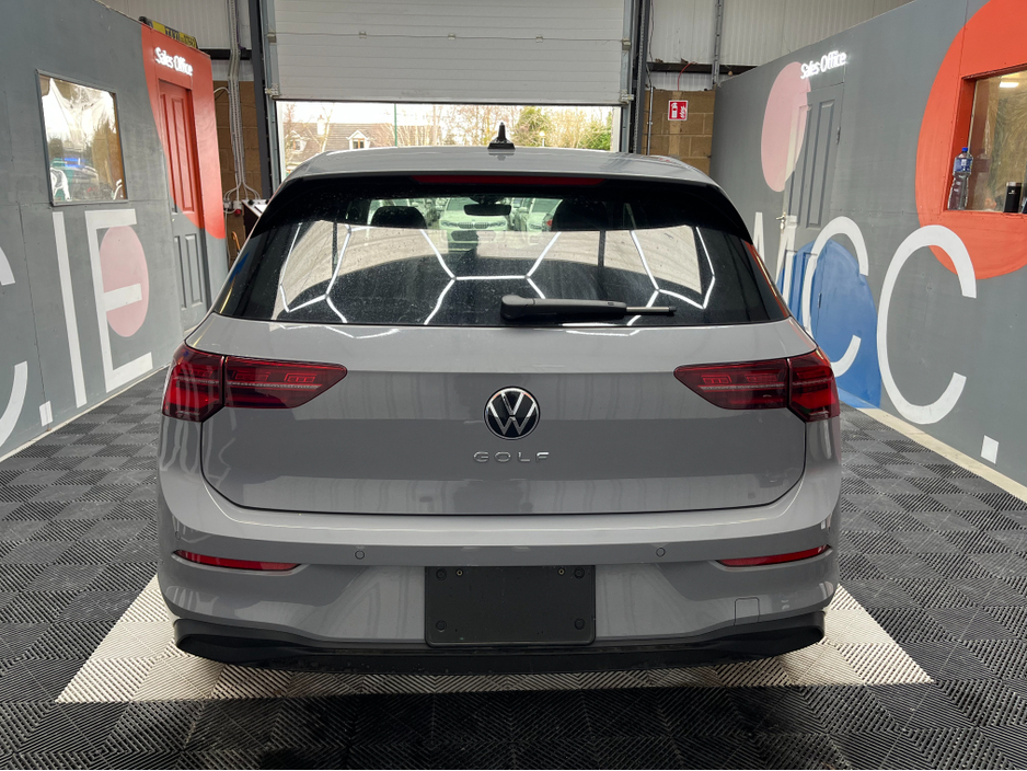 2024 Volkswagen Golf - image 3