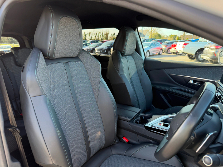 2023 Peugeot 5008 - image 6