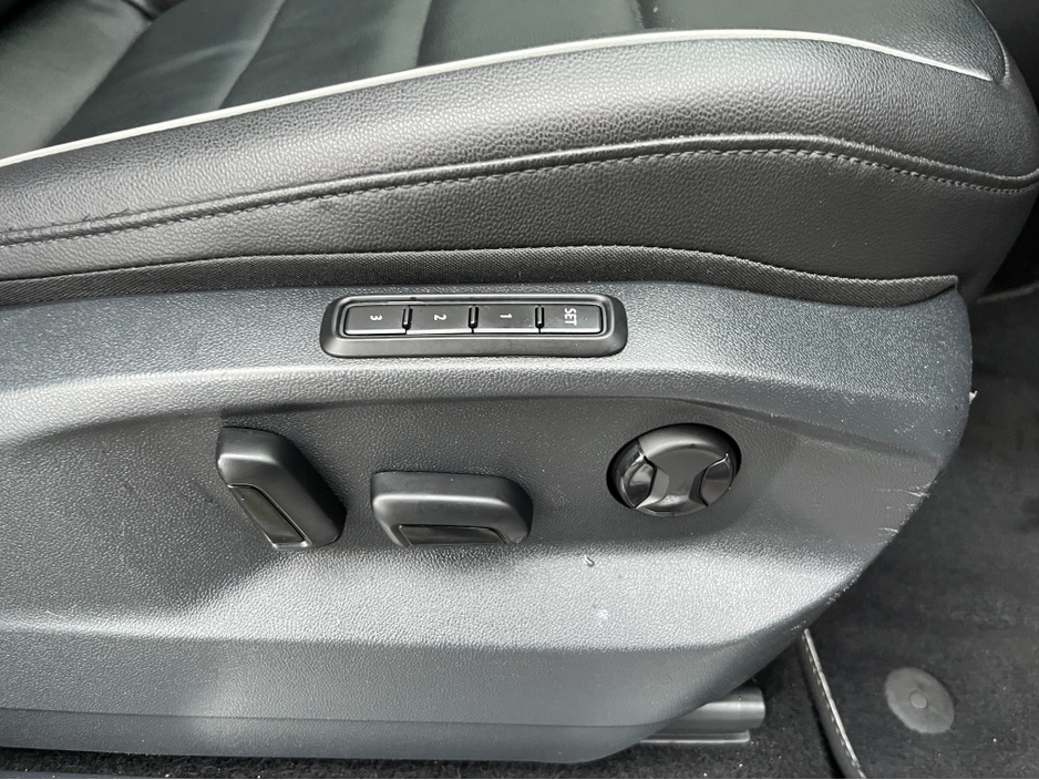 2020 Volkswagen Tiguan R-LINE AUTOMATIC 150HP 1.5 TSI //MASSIVE SPEC//FULL LEATHER//PANORAMIC GLASS ROOF//SAT NAV// €34,950