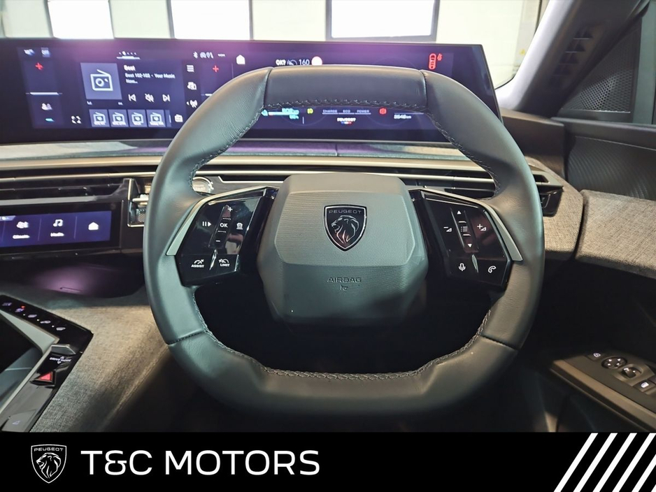 2025 Peugeot 5008 Allure Model 73kwh 210hp 500kms Range - Detachable Tow Bar €49,495
