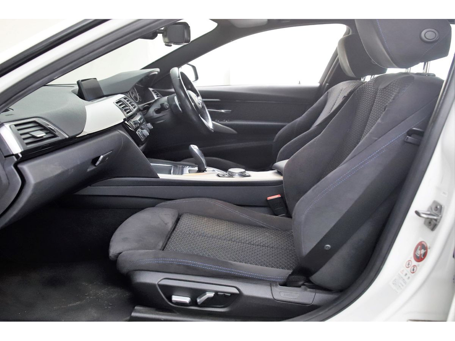 2017 BMW 3 Series - image 14