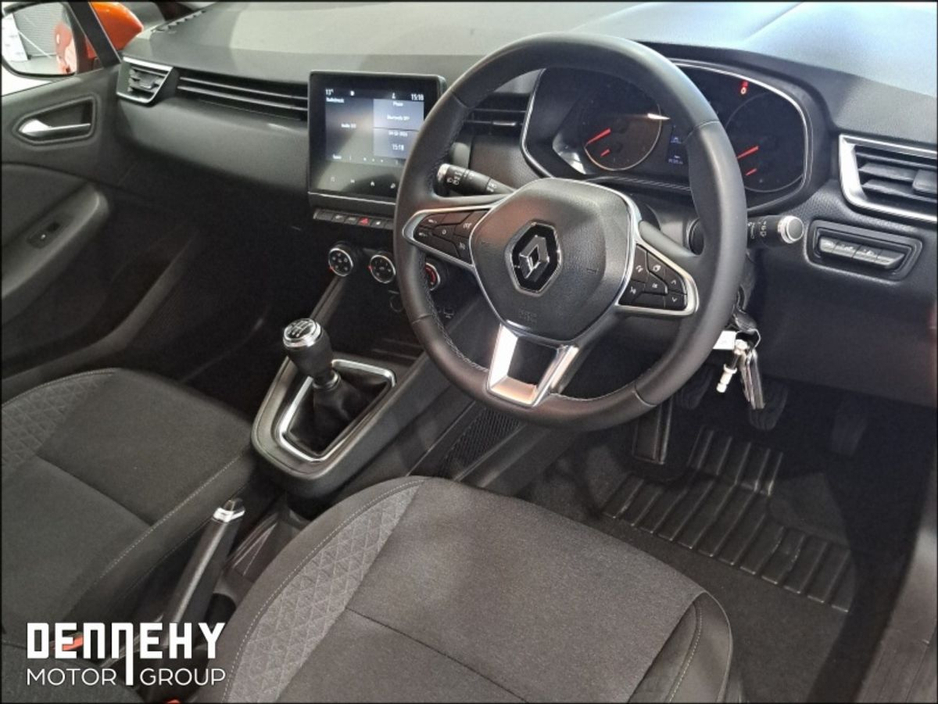 2020 Renault Clio - image 6