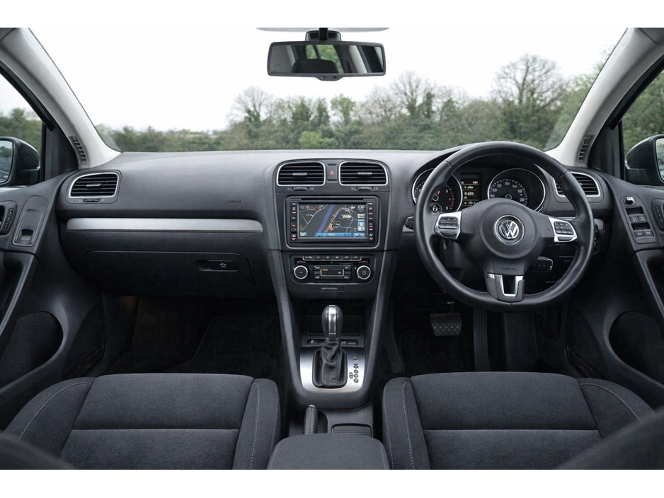 2012 Volkswagen Golf - image 2