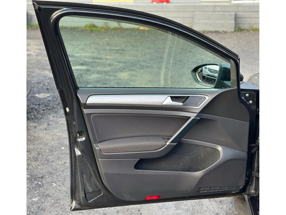 2016 Volkswagen Golf - image 6