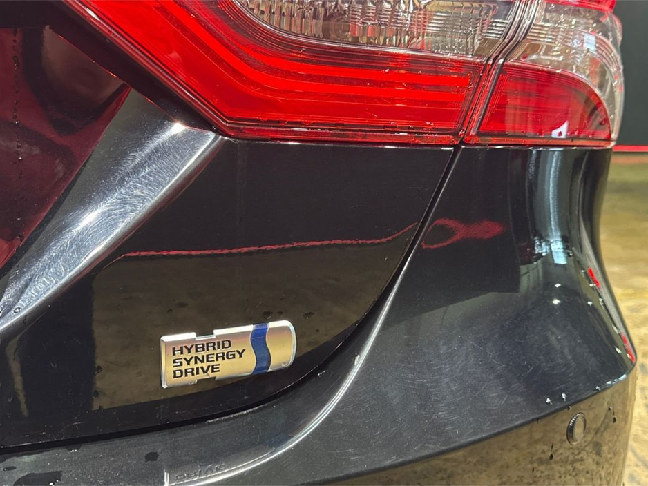 2021 Toyota Camry - image 10