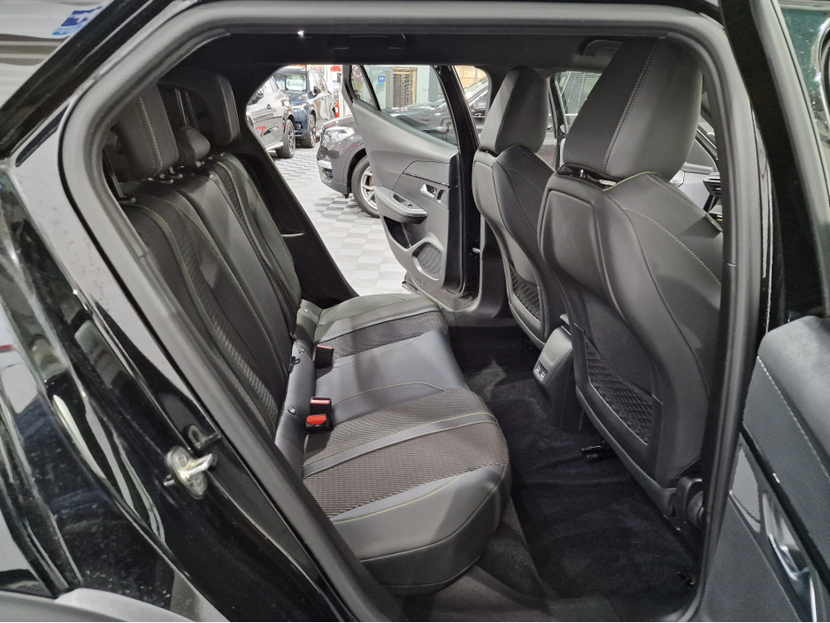 2024 Peugeot 2008 EV GT (50KWH BATTERY) AUTOMATIC **ONE OWNER / TOP SPEC / APPLE CARPLAY / CRUISE CONTROL / HALF LEATHER / KEYLESS ENTRY / REVERSE CAMERA / WIRELESS PHONE CHARGING / PEUGEOT WARRANTY 03|2027** €25,900