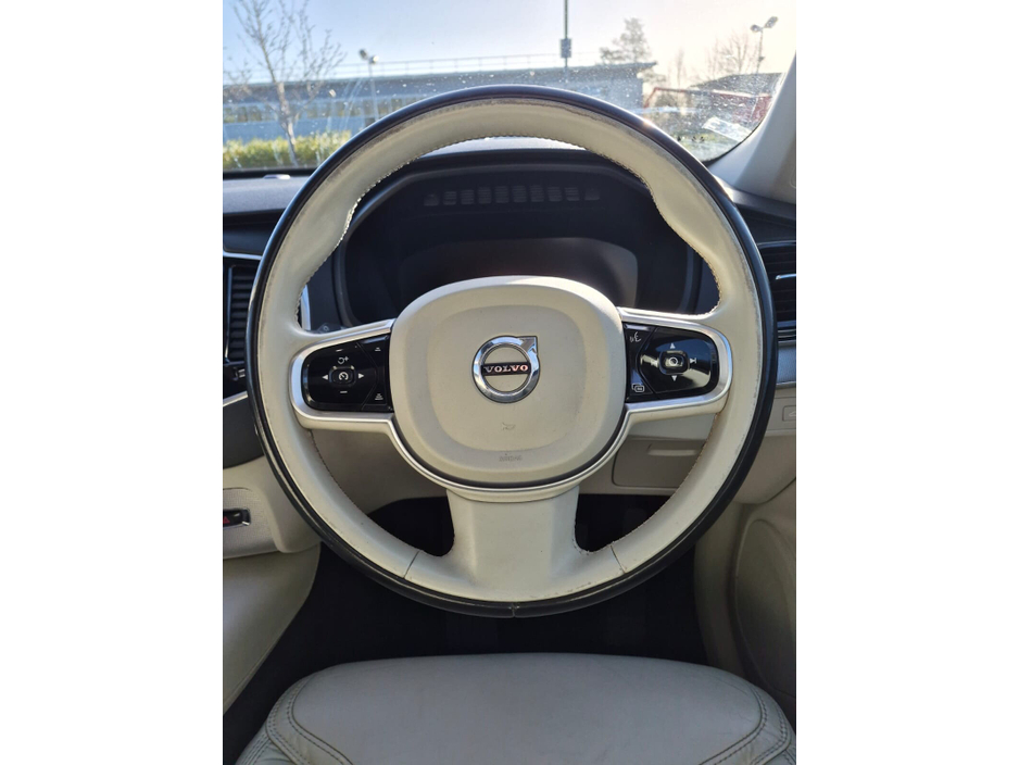 2017 Volvo XC90 - image 7